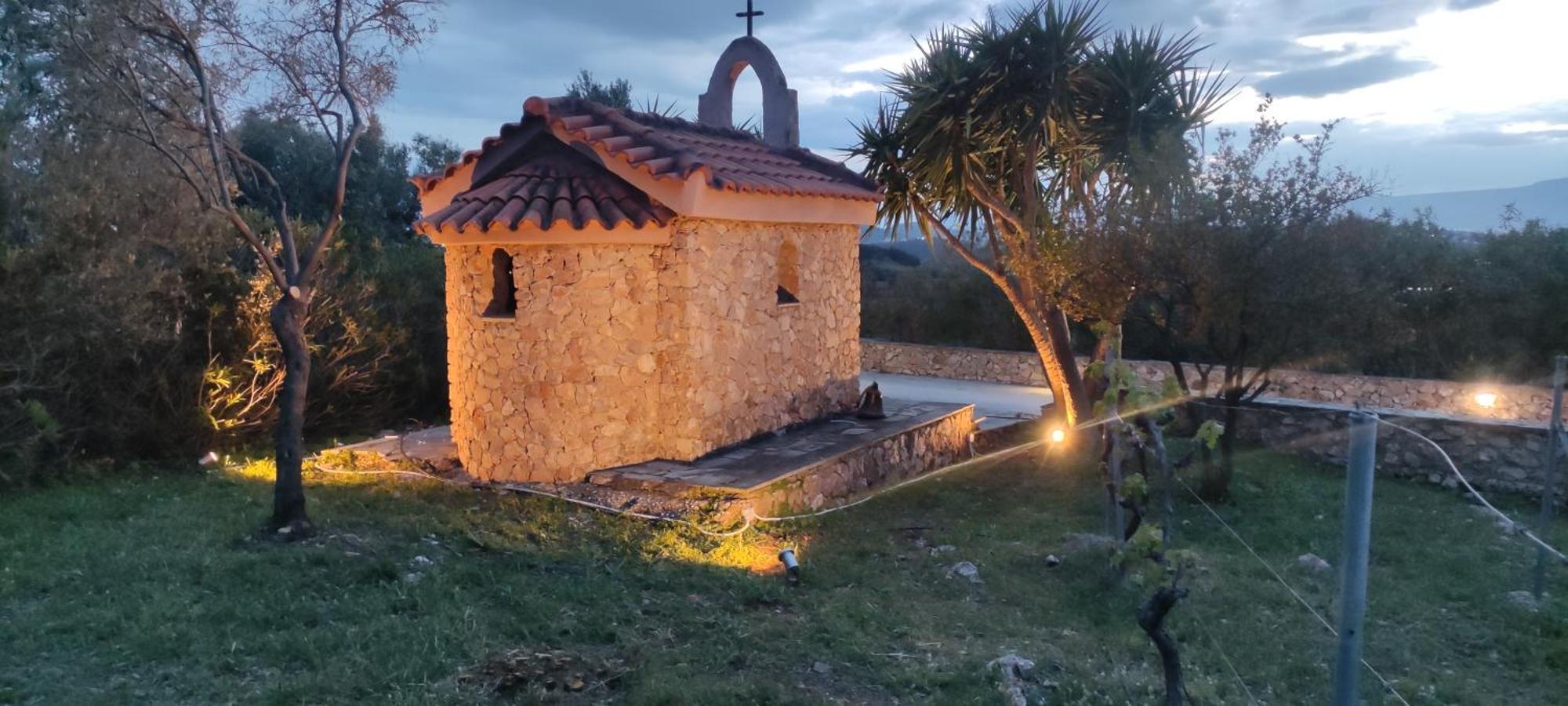 Ellie's Stonehouse Gianapa, Porto Rafti, Greece, 190 03, Gr *